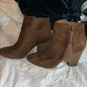 🦊MERONA brown faux suede tassel ankle booties 7